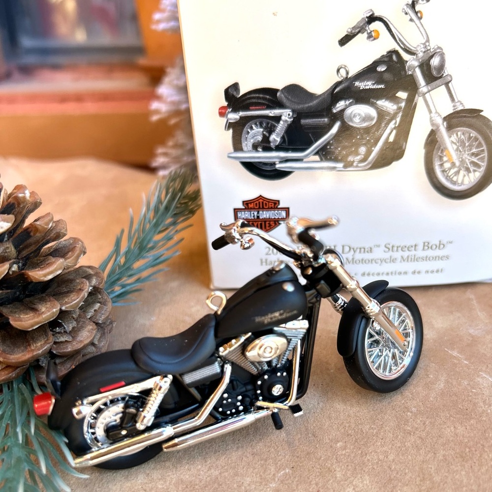 Harley-Davidson 2009 Softail Crossbones Motorcycle Ornament New in Box